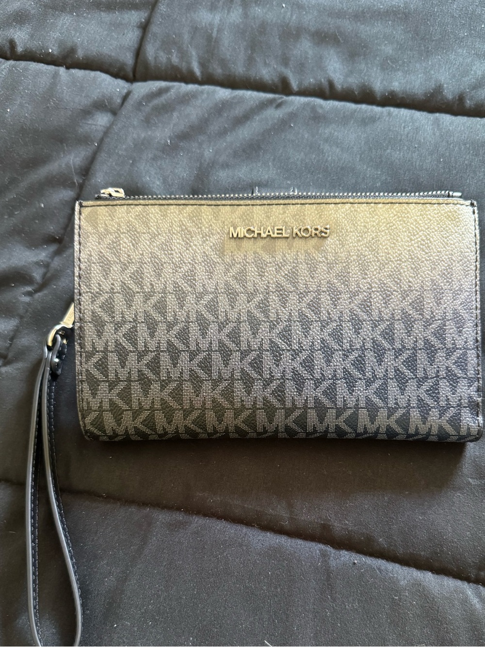 BRAND NEW Michael Kors Navy Ombré Signature Wristlet Wallet
